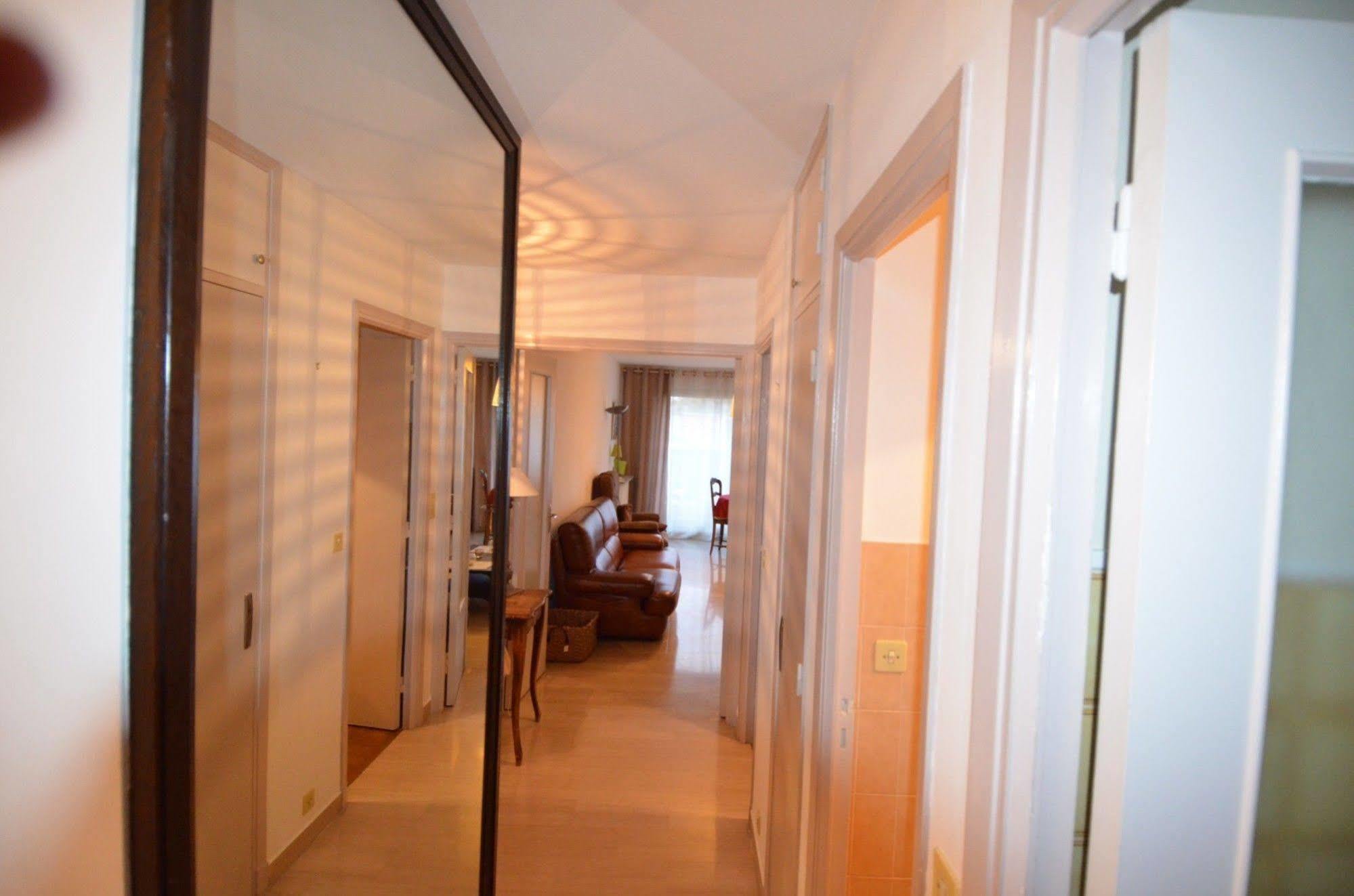 Appartement 6 Personnes Avec Terrasse Le Port 尼斯 外观 照片