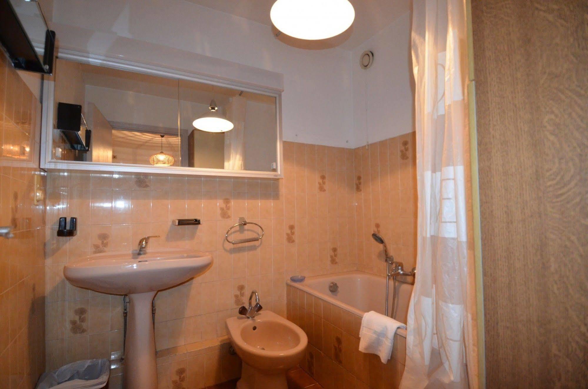 Appartement 6 Personnes Avec Terrasse Le Port 尼斯 外观 照片