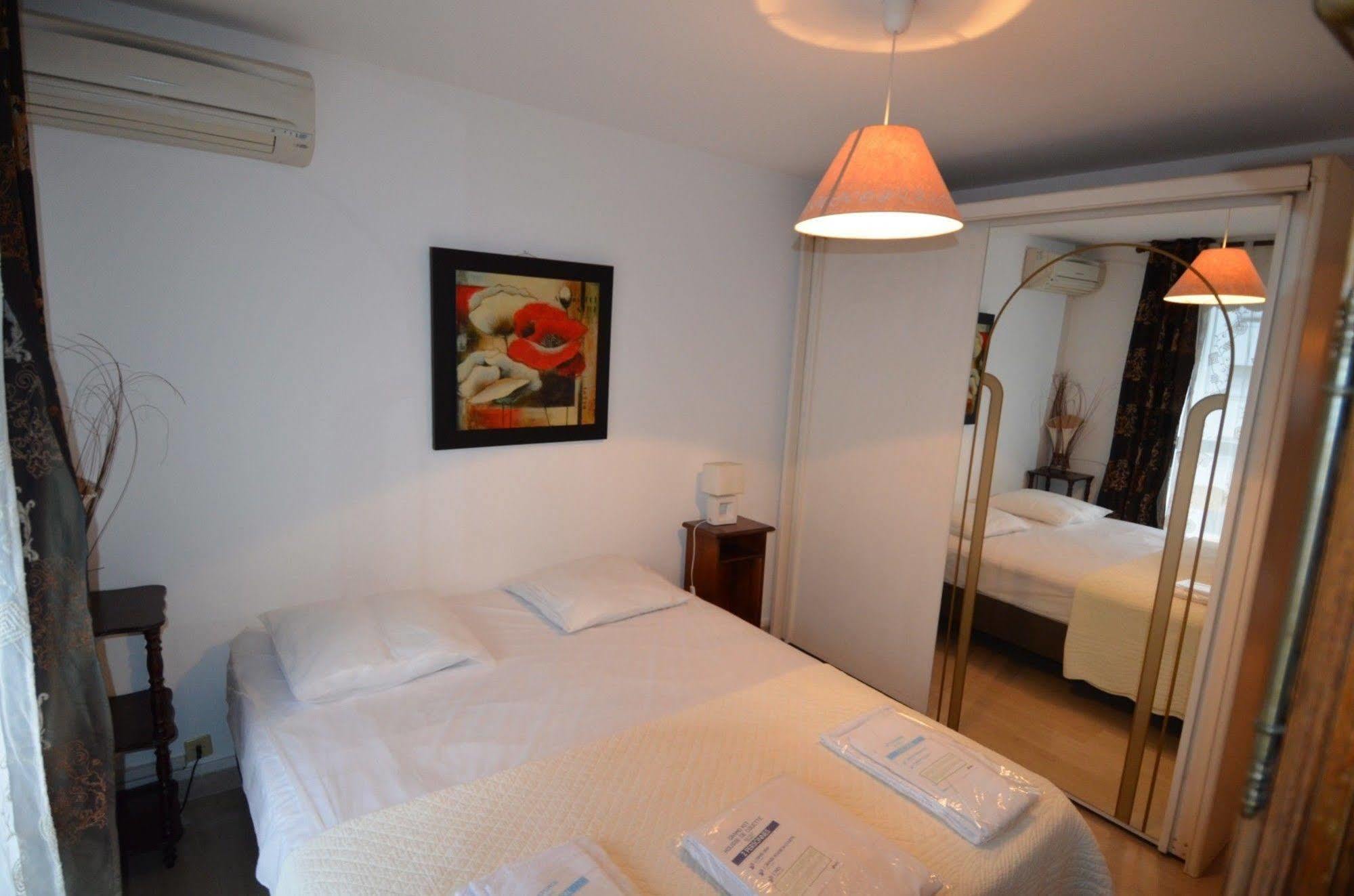 Appartement 6 Personnes Avec Terrasse Le Port 尼斯 外观 照片