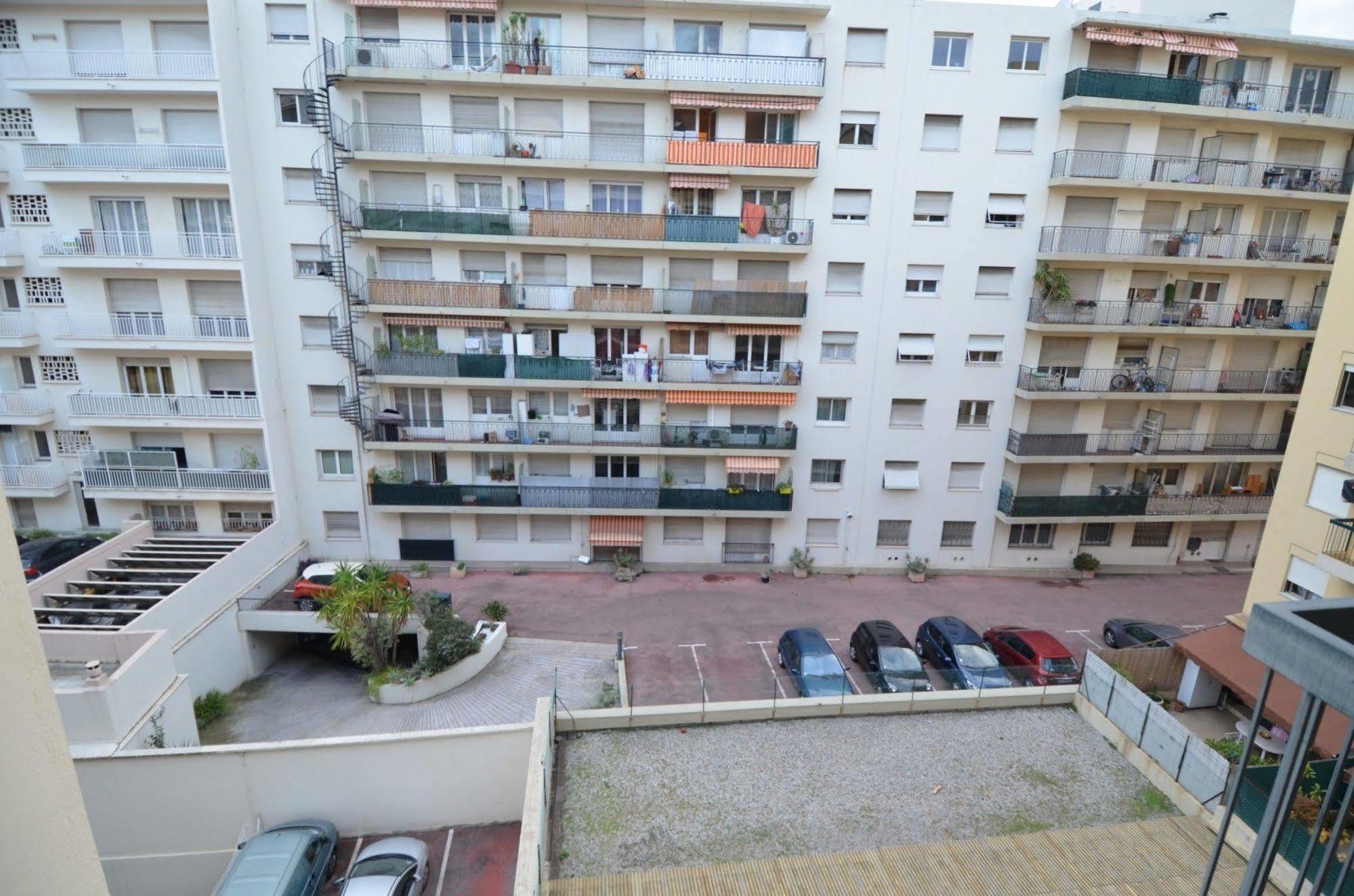 Appartement 6 Personnes Avec Terrasse Le Port 尼斯 外观 照片
