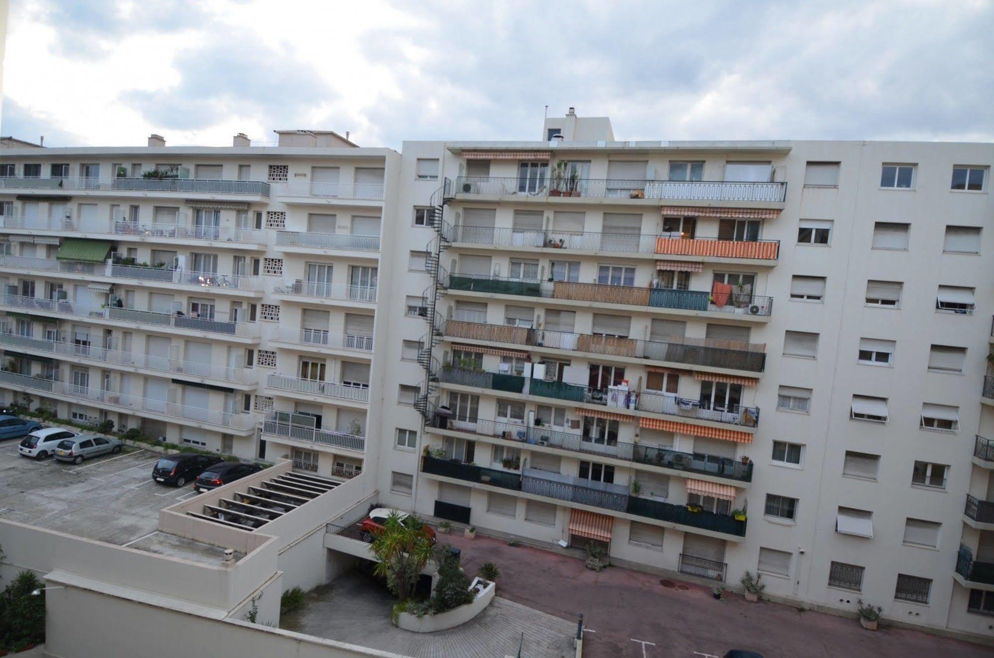 Appartement 6 Personnes Avec Terrasse Le Port 尼斯 外观 照片