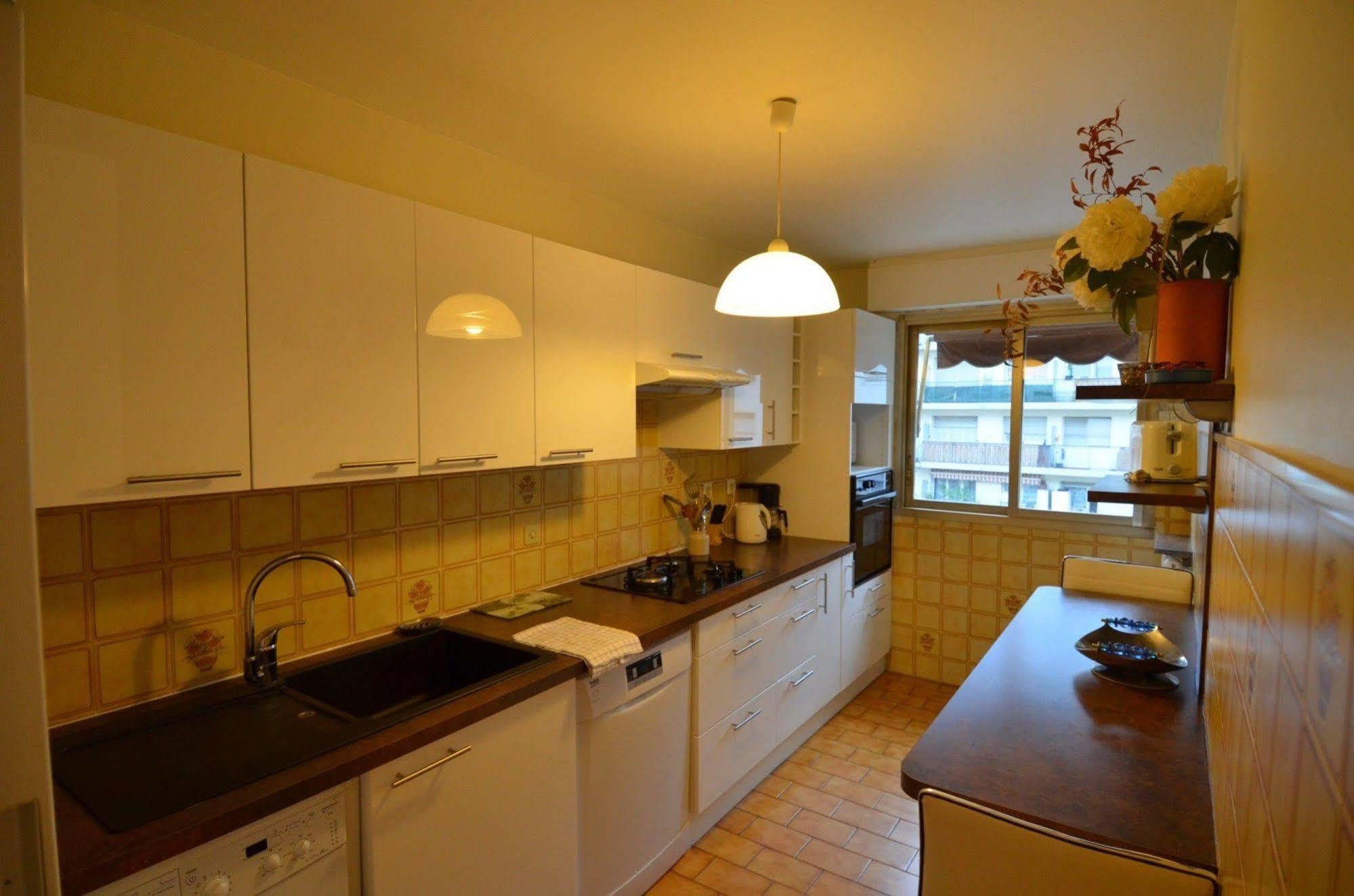 Appartement 6 Personnes Avec Terrasse Le Port 尼斯 外观 照片